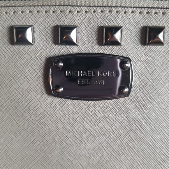 Michael Kors wristlet with gunmetal hardware - Picture 8 of 8